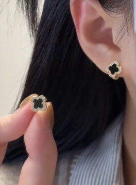 轻奢精致黑色镶钻幸运草耳扣女