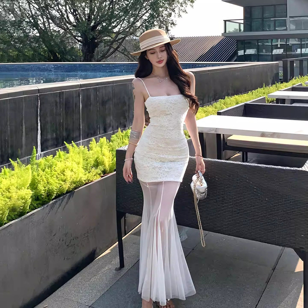 网纱拼接白色吊带连衣裙女夏季蕾丝裙纯欲风收腰鱼尾裙子包臀长裙