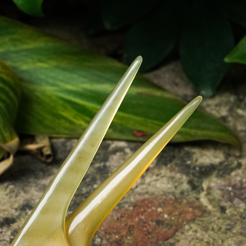 天然白角牛角木梳子儿童宝宝家用密齿尖尾梳分发盘绑头发梳羊角梳