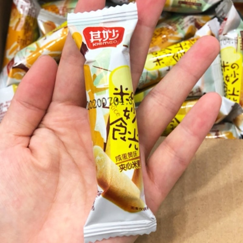 米妙食光其妙夹心米果其妙咸蛋黄米果卷充饥夜宵整箱其秒零食