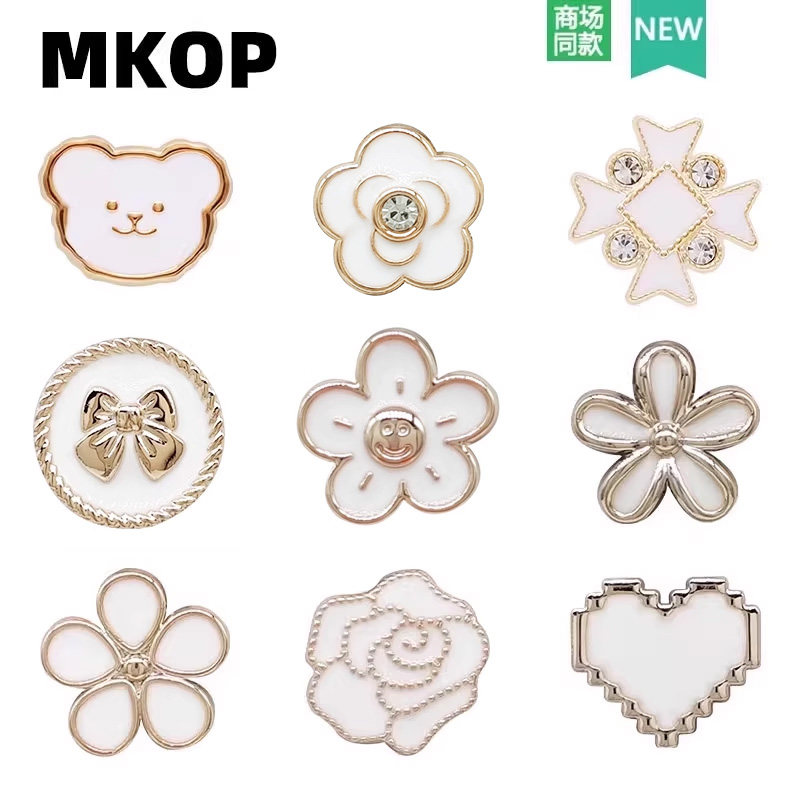 Mkop洞洞鞋配饰仿金属白色鞋花图片
