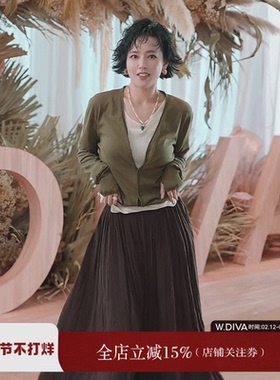 魏老板【绿野开衫】超细纱织羊毛风格卷边V领纽扣式针织52Z092088