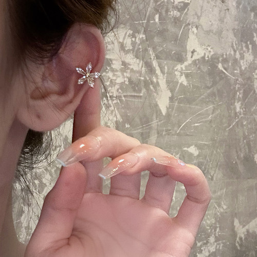 showdigu精致花朵耳夹