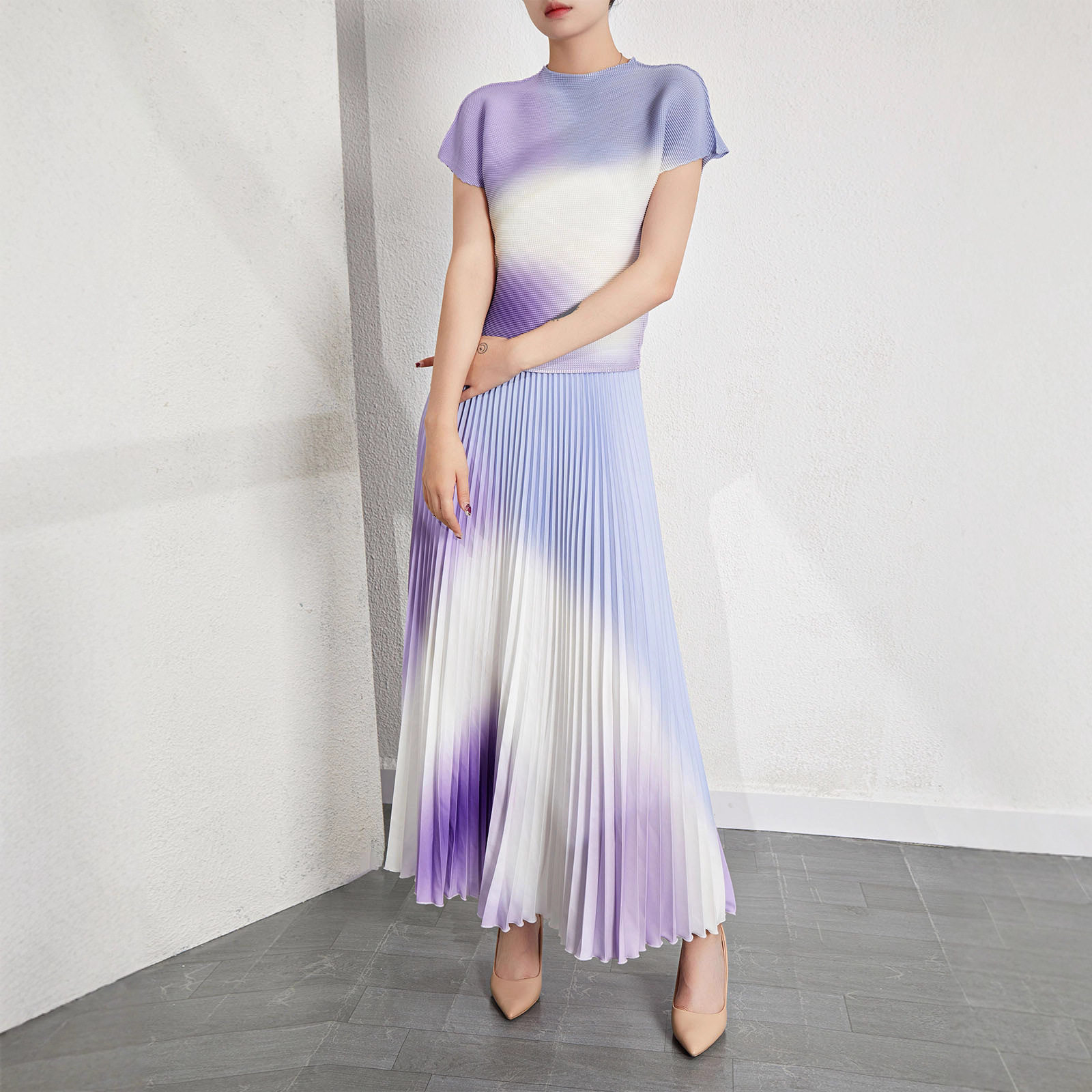 时尚褶皱套装女2026年夏季新款气质渐变色T恤半身裙显瘦两件套