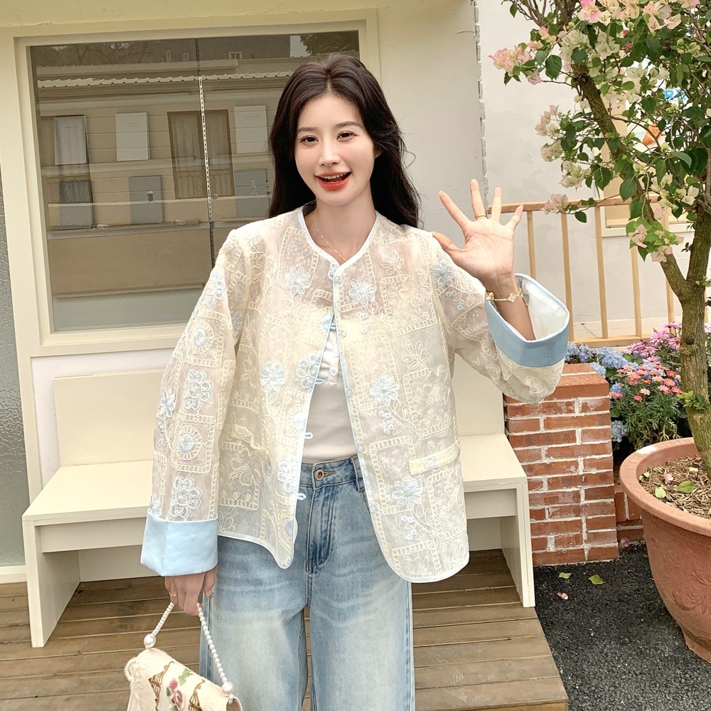 米白色蕾丝刺绣印花轻薄防晒衣女夏季新款显瘦小个子新中式短外套图片