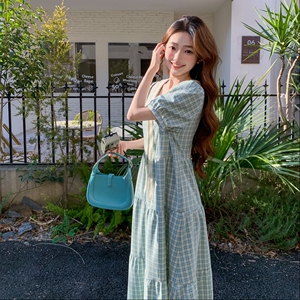 甜美风蓝色格纹连衣裙女夏2025新款超火好看娃娃领泡泡袖收腰长裙图片