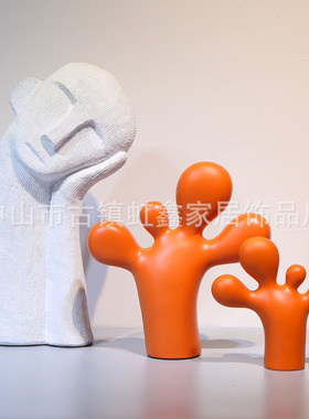 简约北欧沉思托腮男孩脚丫软装样板房间抽象人物抽象雕塑树脂