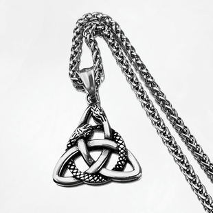 衔尾蛇三位一体结项链潮男女嘻哈钛钢复古不掉色镂空凯尔特结吊坠