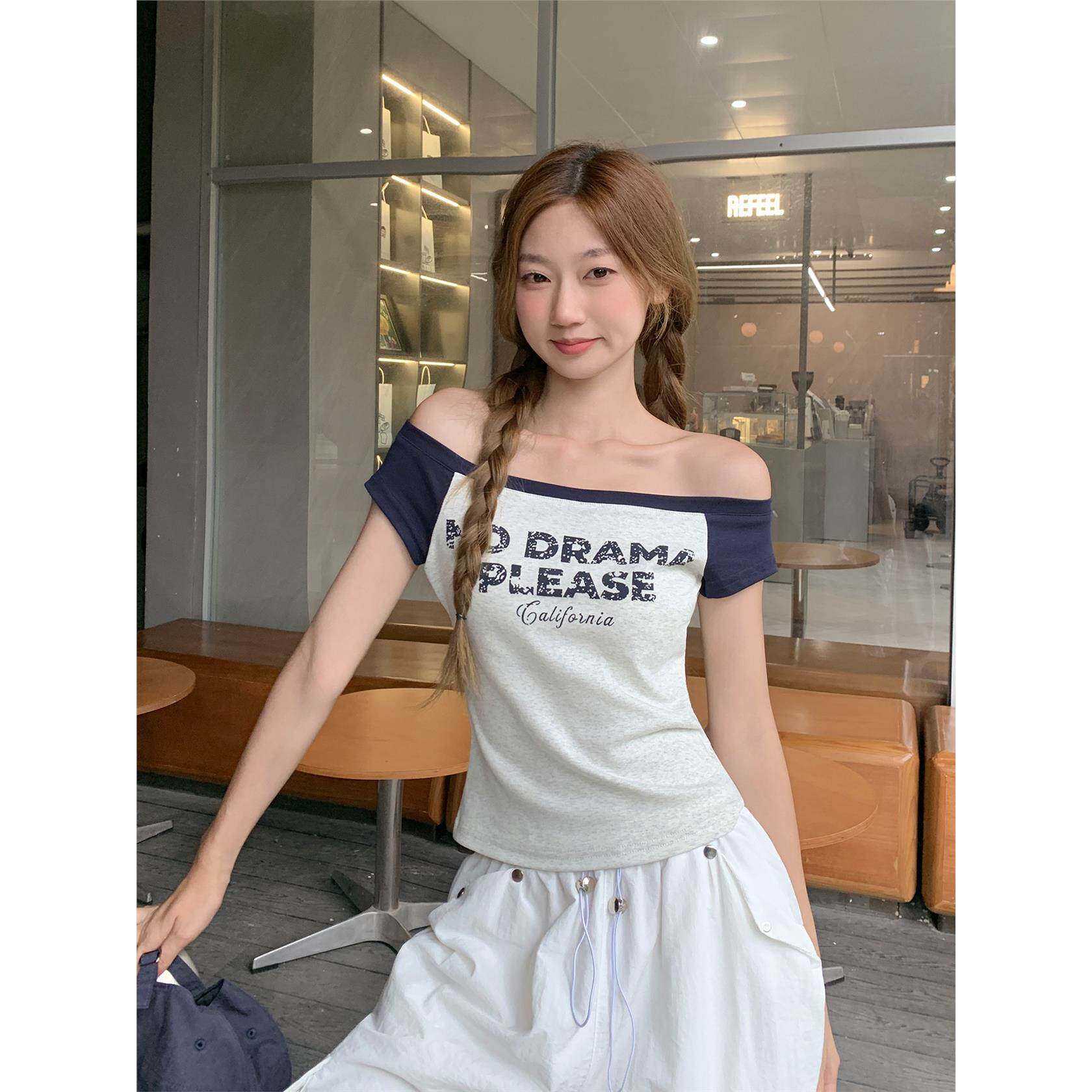 韩系一字肩字母印花高级感短袖t恤女2026年夏季新款修身短款上衣