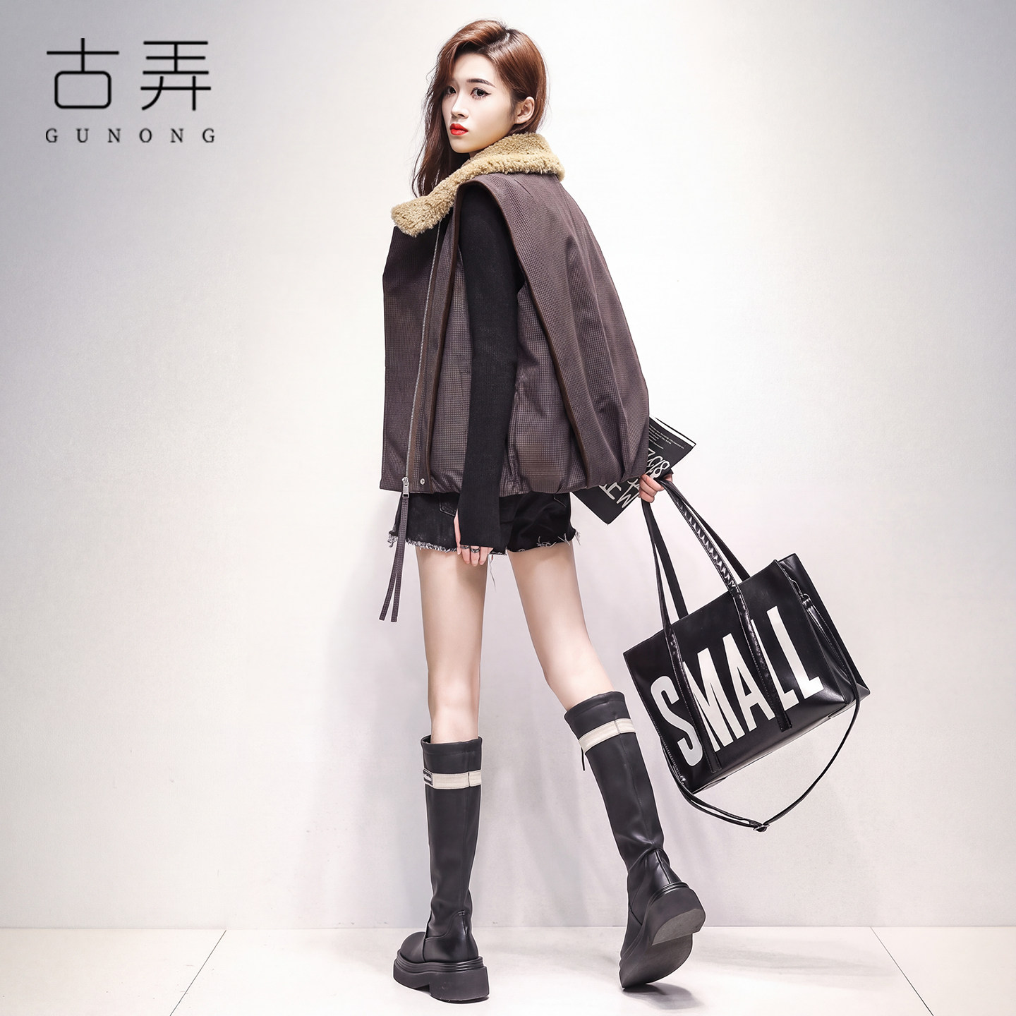潮牌翻领鹅绒服马甲女秋冬短款小个子复古格纹坎肩羽绒服马夹外套