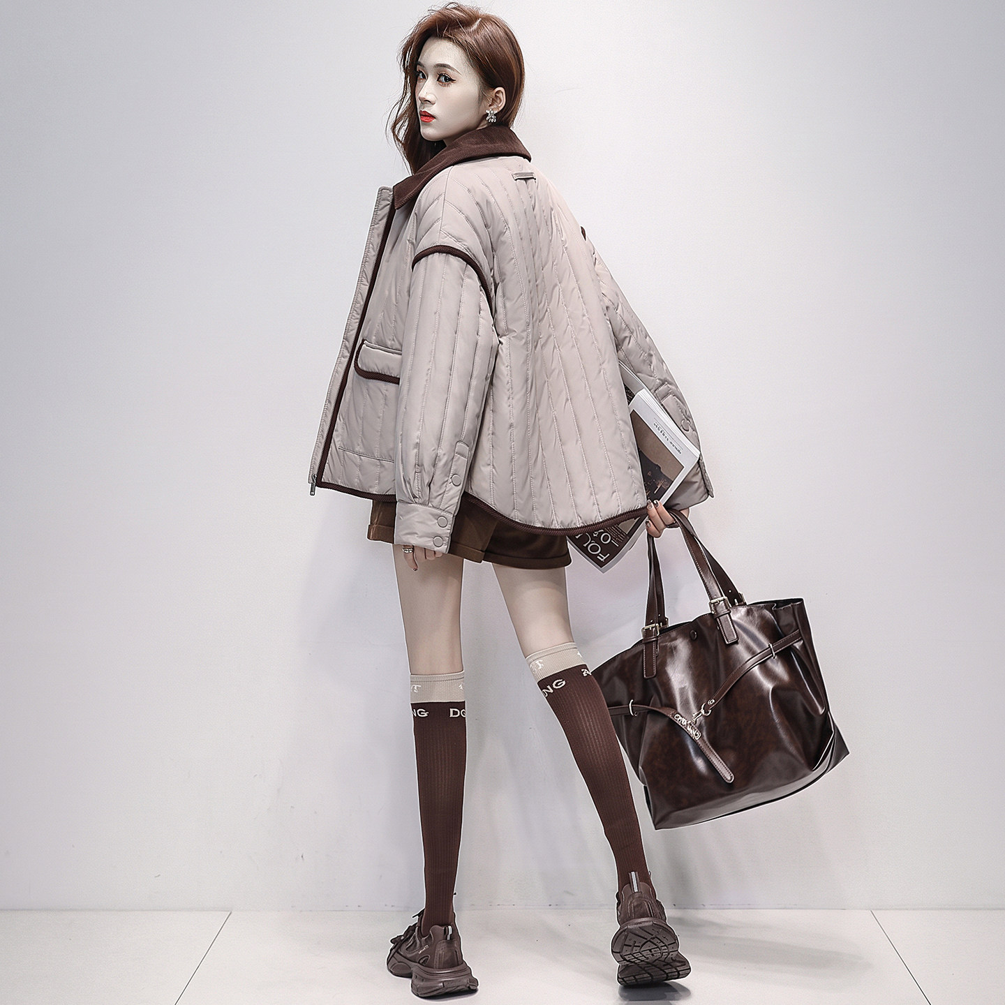 古弄翻领绗缝暗扣贴袋短款宽松女士2026冬季新款95鹅绒羽绒服外套