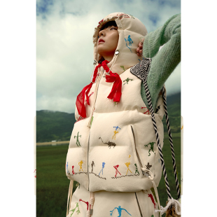 ANGEL CHEN陈安琪 AW24 云南沧源崖画印花刺绣连帽羽绒背心