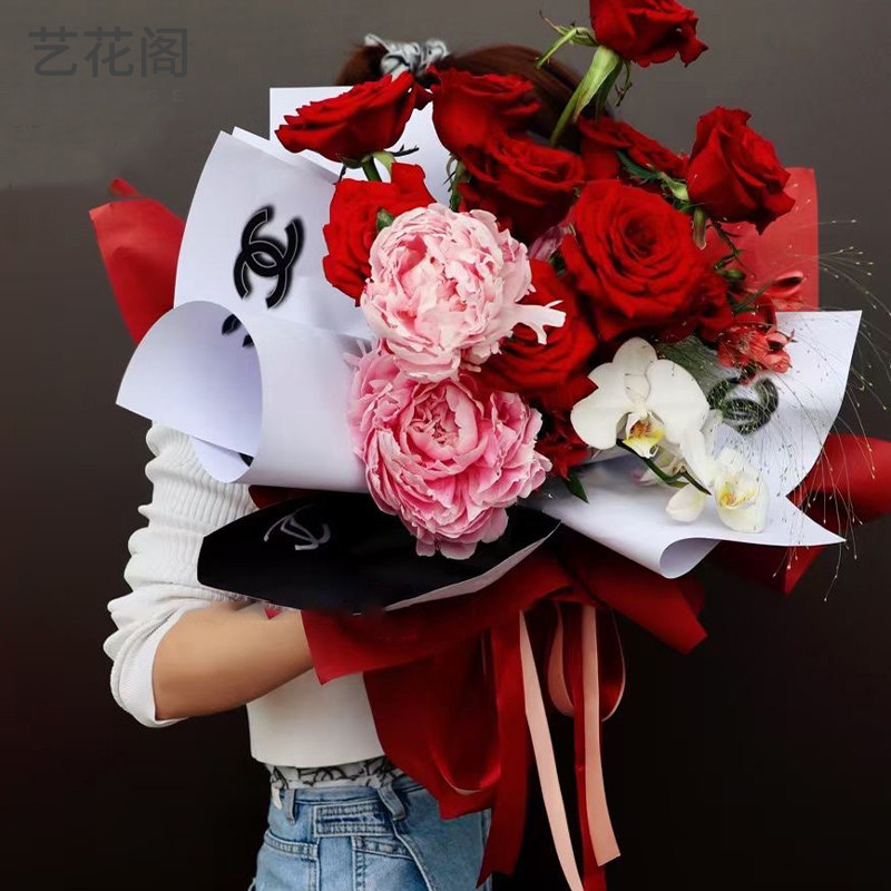 艺花阁情人节香奈儿艺术包装硬纸潮牌报纸花束鲜花包装花店包花纸