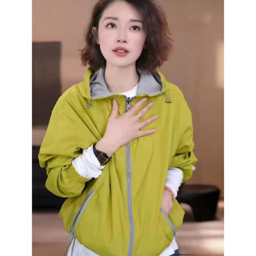 2026春夏女两面穿防晒短款冲锋衣