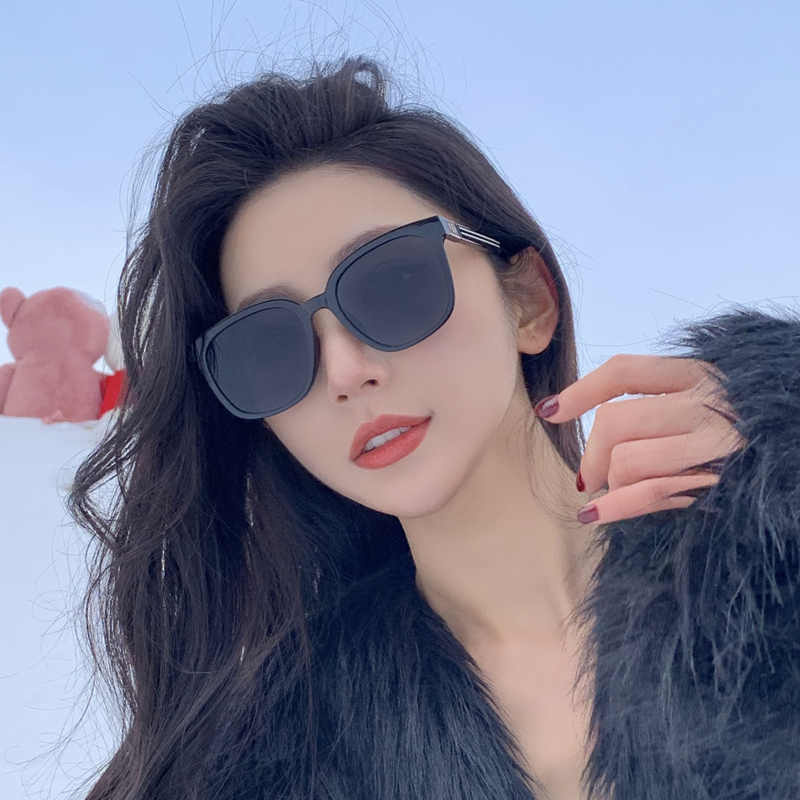 2024新款韩版复古墨镜女款雪地太阳镜男防紫外线ins高级感显瘦潮