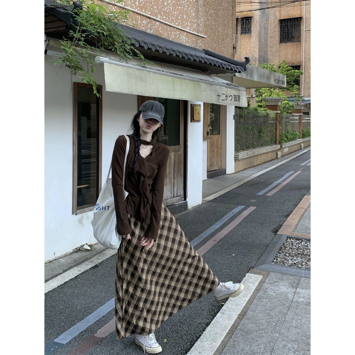 2025早春秋冬新款设计感V领针织上衣格子半身裙两件套纯欲套装ins