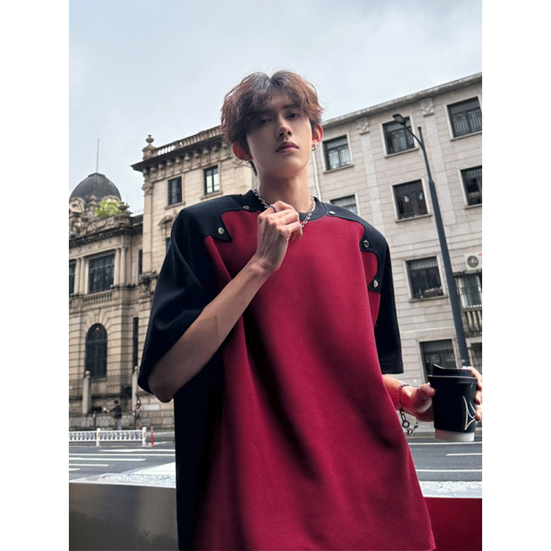 酒红色铆钉垫肩短袖T恤男