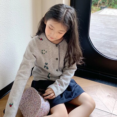 中大童25秋冬新款女童宝宝重工绣花全羊毛灰色针织毛衣开衫外套