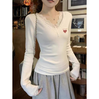蕾丝花边V领长袖白t恤女秋冬磨毛