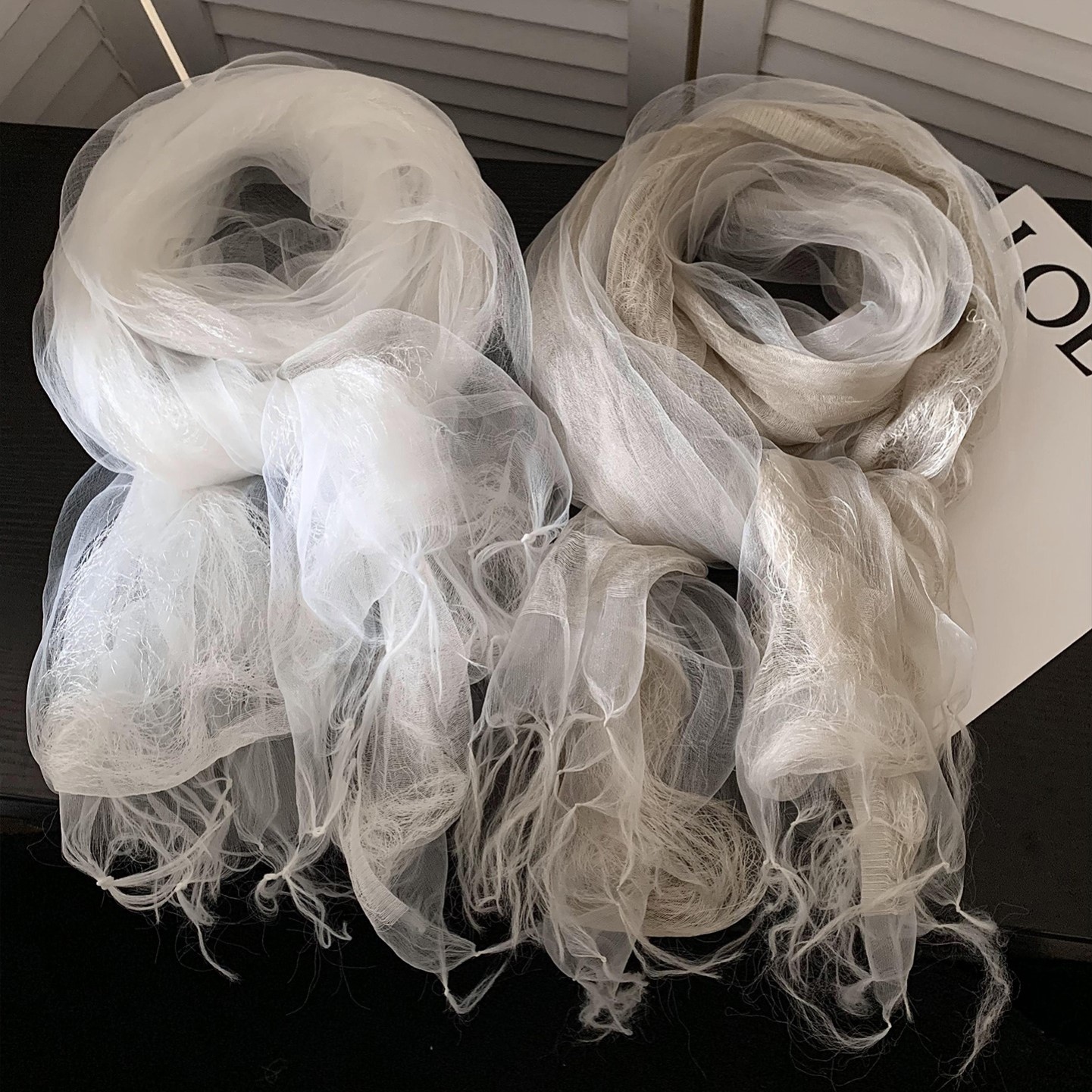 清冷暮霭水雾感3层丝巾女系脖高级感纯色薄款外搭大披肩百搭围巾