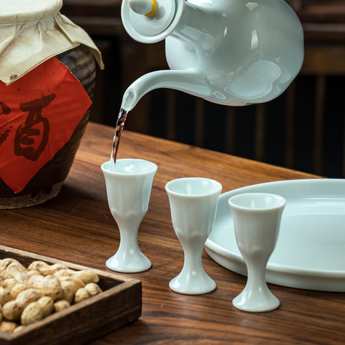 青瓷中式复古10ml高脚烈酒杯
