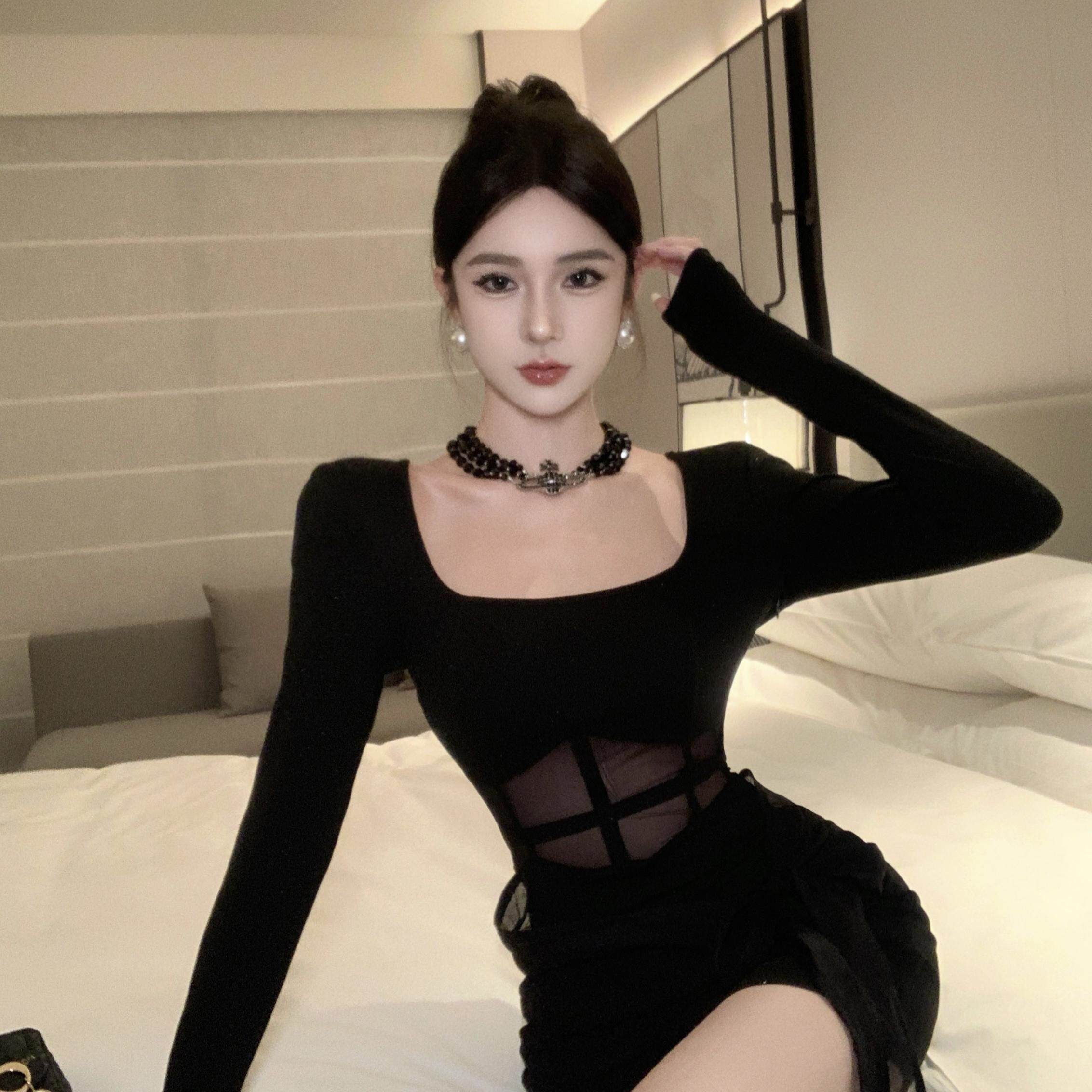 赫本风黑色长袖连衣裙女秋季辣妹性感网纱透视漏肚脐收腰包臀短裙