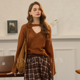 尢壹焦糖色马海毛V领花朵飘带毛衣U5308016