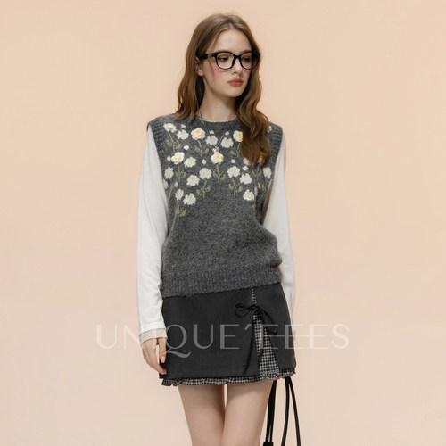 尢壹/UNIQUE'EEES【百搭B入】学院立体花朵宽松针织马甲U5307101
