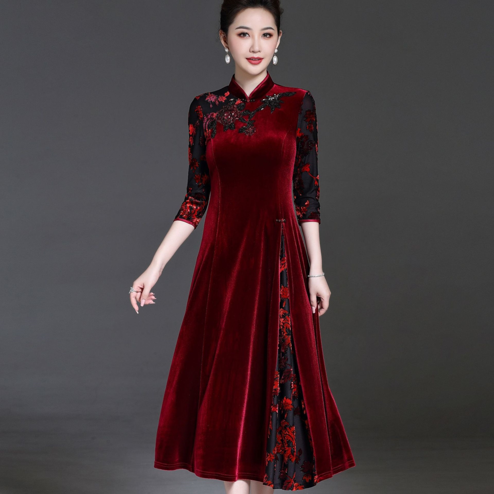 中老年金丝绒刺绣连衣裙 喜婆婆热卖旗袍裙 婚礼宴会妈妈装旗袍服