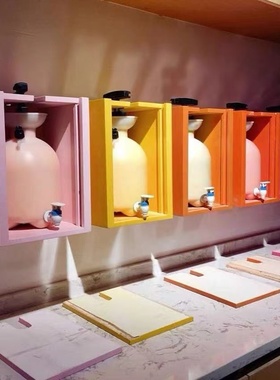 网红画室颜料桶手动压力桶多彩按压式丙烯颜料分装桶画室颜料置物架膏体灌装机幼儿园颜料桶挂墙装置彩色盒子