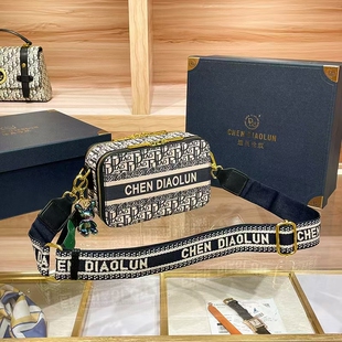 香港正品真皮时尚流行相机包2024新款高级感宽肩带单肩斜挎包女包