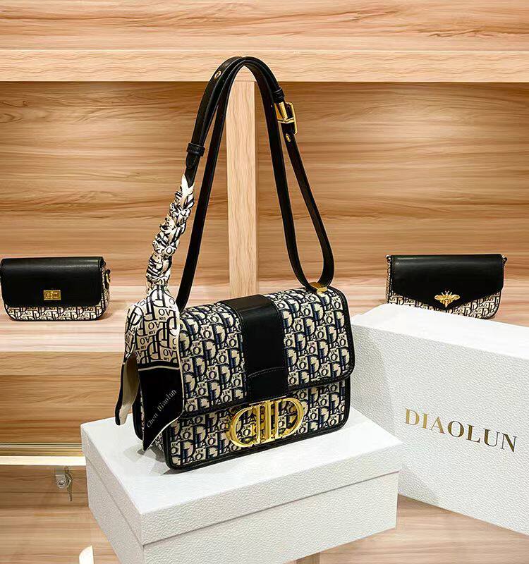 香港正品真皮刺绣女包2024新款时尚经典高级感小众设计单肩斜挎包