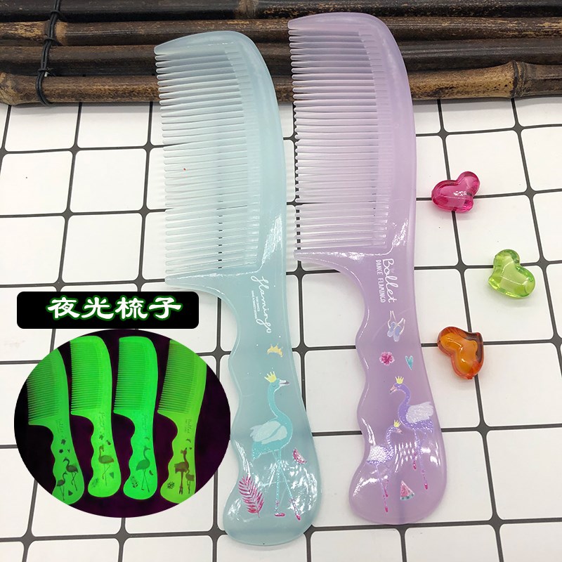 2個夜光梳子女士專用長發不易斷學生防靜電頭梳大號家用厚實發梳在類目 家庭/個人清潔工具, 個人洗護清潔用具, 梳子/便攜用鏡, 梳子/化妝梳/按摩梳中 - 來自Buy2taobao.com提供專業的淘寶代購服務