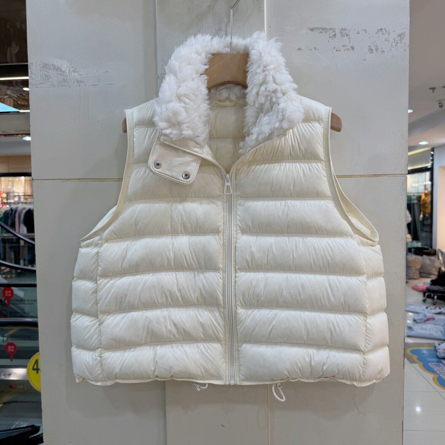 6115欧货时尚羊羔毛领羽绒马甲女短款90鸭绒拉链百搭保暖外套秋冬