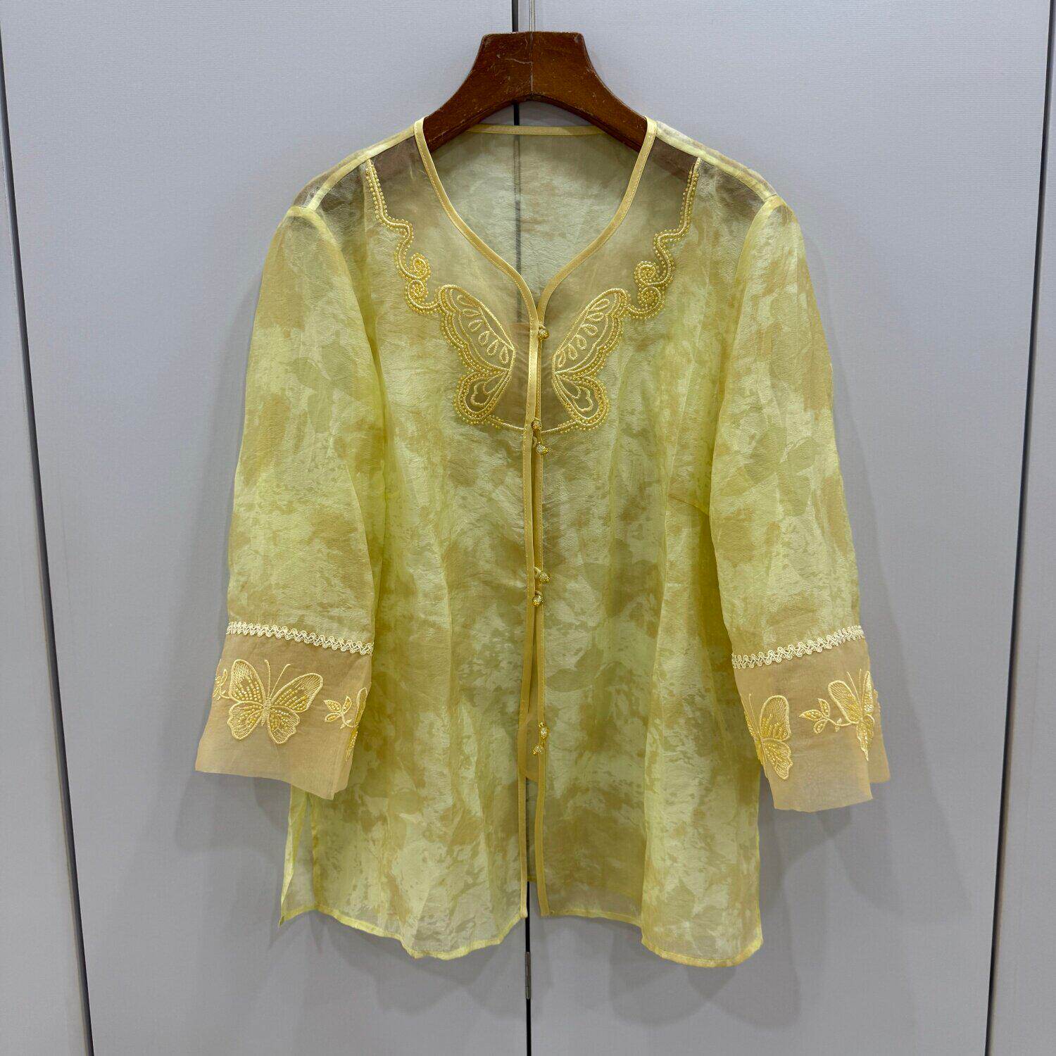 71129欧洲站2026春夏串珠蝴蝶刺绣花鸡心领国风薄款洋气防晒衬衫