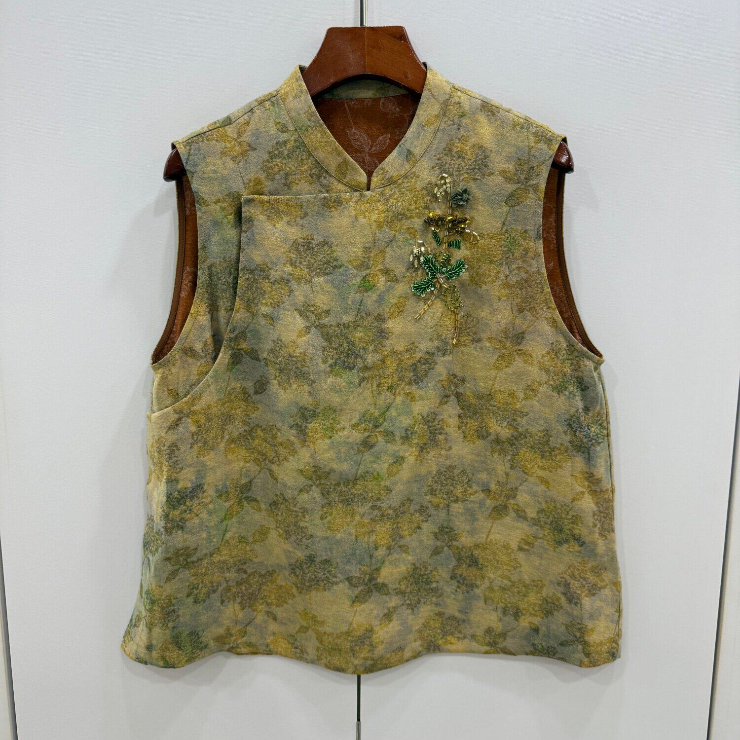 37664中式风立领斜门襟无袖提花马甲女重工串珠花朵国风宽松上衣