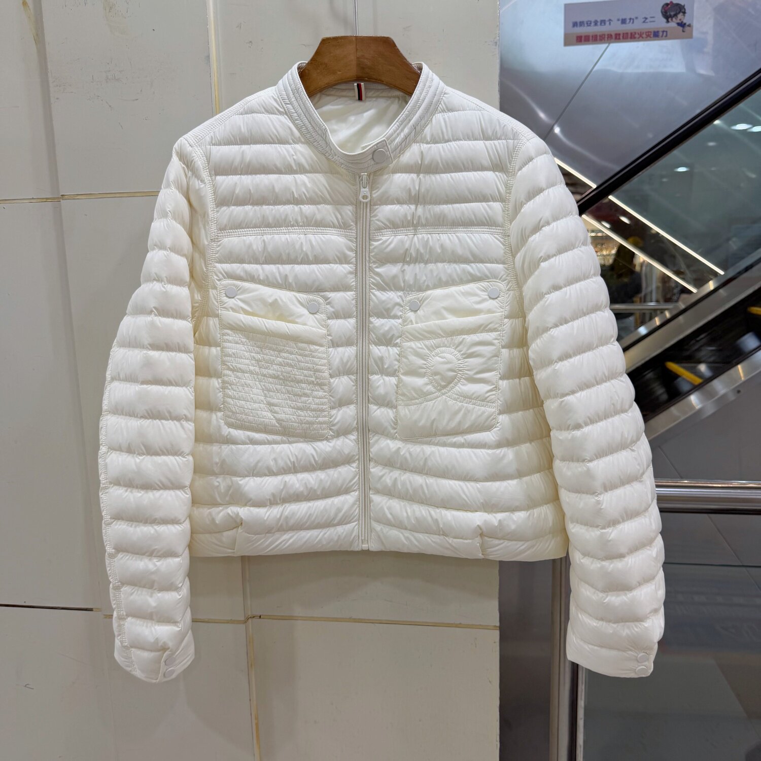 2666 胸前斜口袋设计感拉链立领排骨条轻奢保暖鹅绒羽绒服短外套