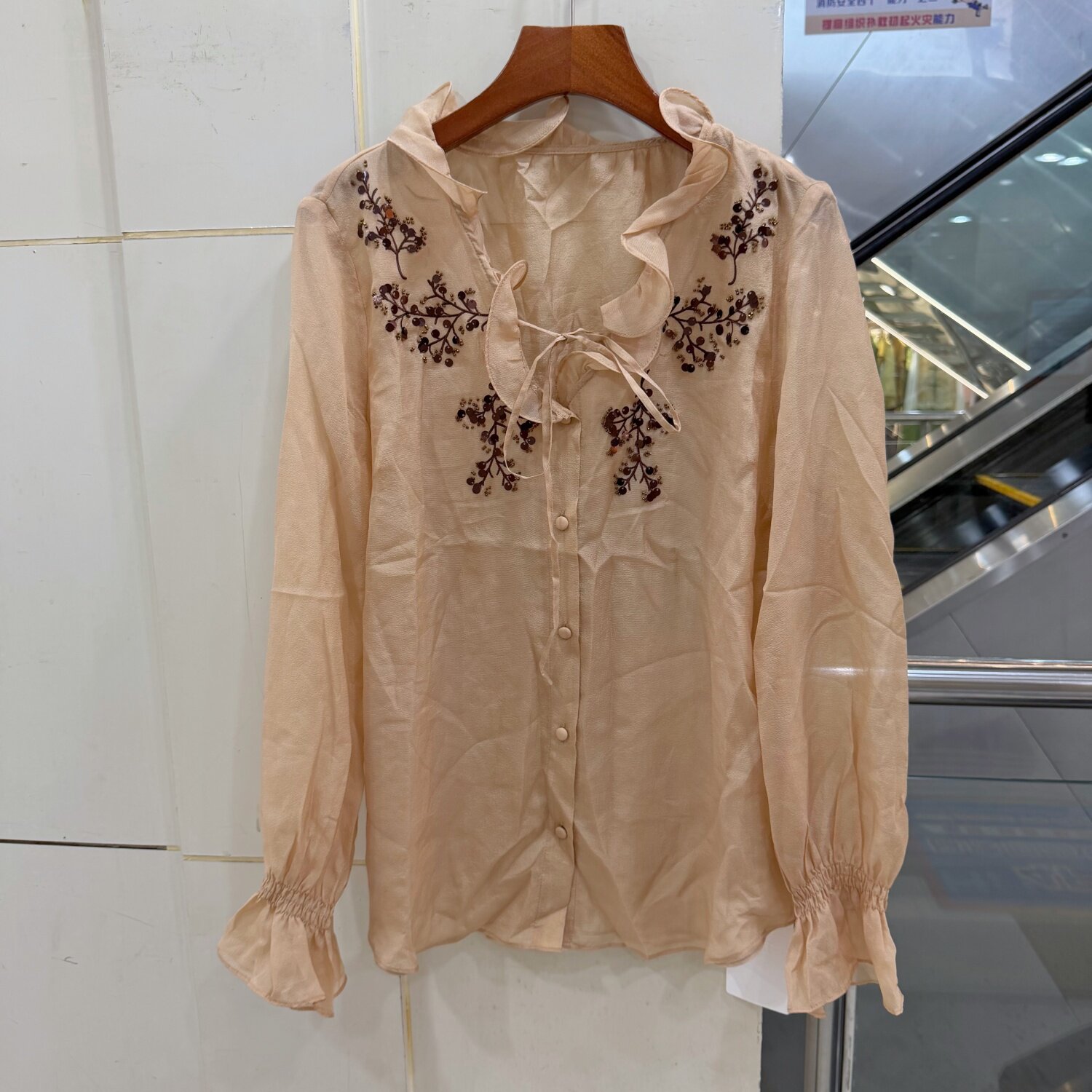 HC26Q690044X 欧洲站飘带花瓣荷叶边领重工刺绣花轻奢衬衫上衣秋