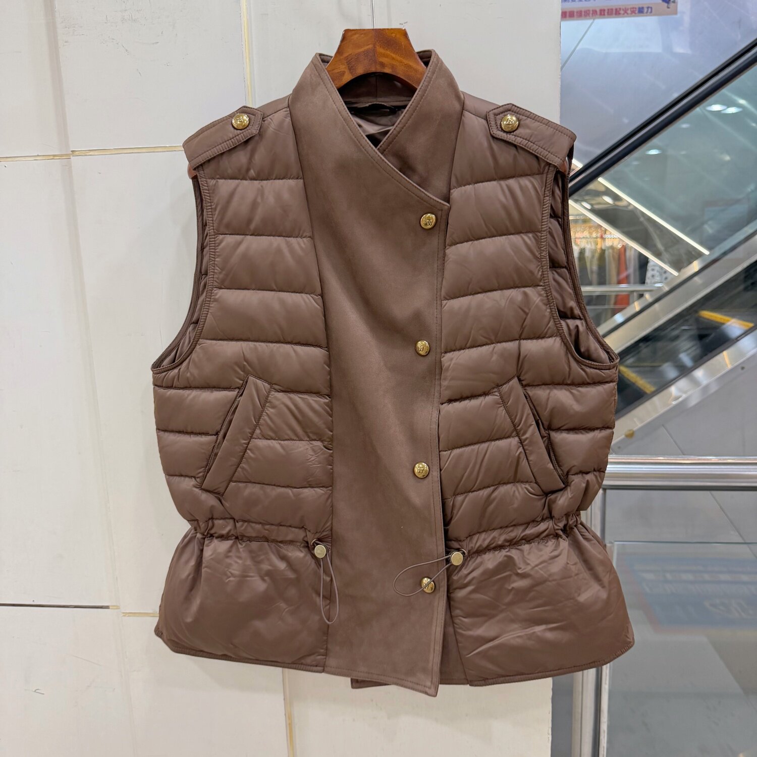 Y602321 麂皮绒拼接门禁立领抽绳收腰洋气羽绒服马甲外套欧货冬装