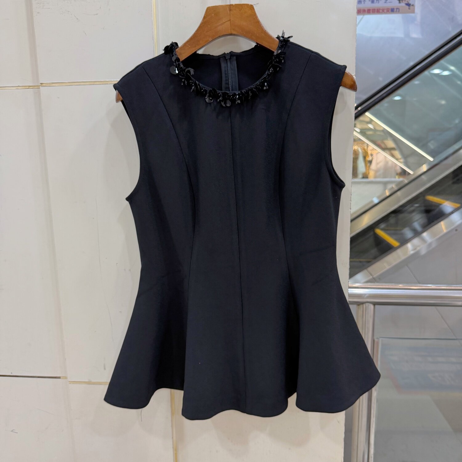 L69335欧货时尚亮片订花朵圆领小蛮腰下荷叶边无袖马甲小衫上衣秋