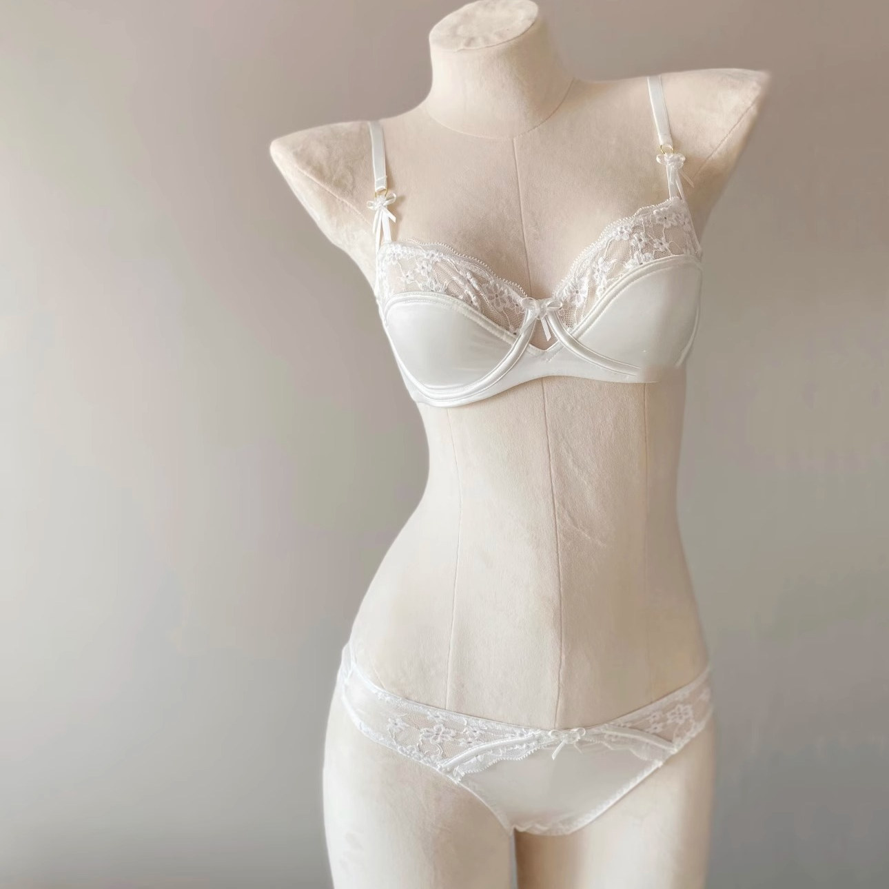 法式半杯内衣女薄款大胸显小胸性感蕾丝收副乳聚拢防下垂文胸套装