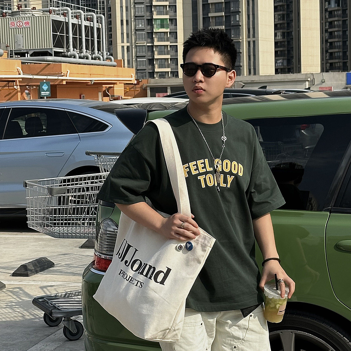ONBG 23SS 胸口贴补刺绣标语夏季富复古校园感宽松半袖纯棉短袖