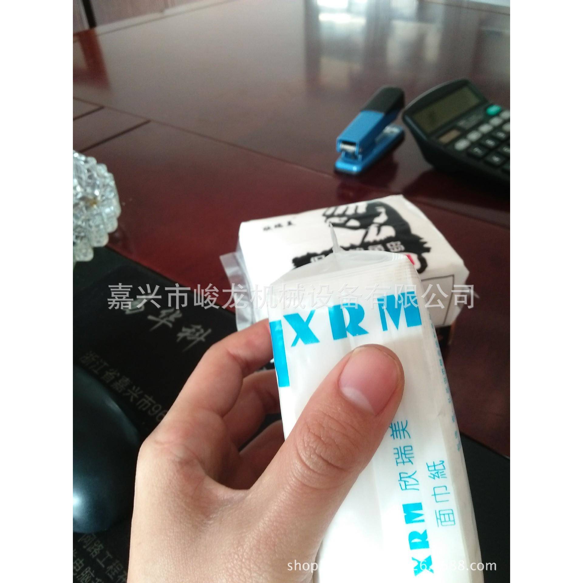 1全自动小包纸折叠机,一元一包纸巾折叠机器,手帕纸机器