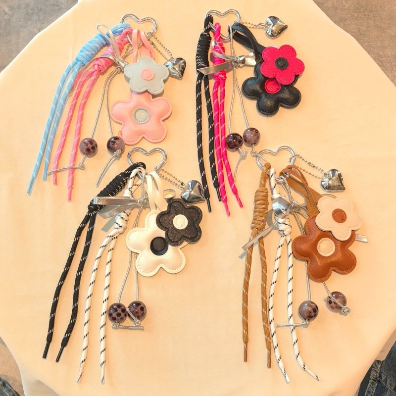 M系皮质花朵流苏编织绳挂件