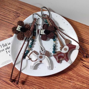 2026马年吉祥物包包挂件国风皮质小马公仔挂饰 毛绒花朵蜡绳编绳