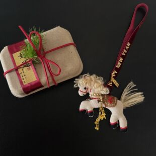 新年红色布艺小马马年吉祥物装饰挂件马面包包装饰钥匙扣包挂车挂