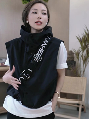 炸街黑色连帽马甲女短款