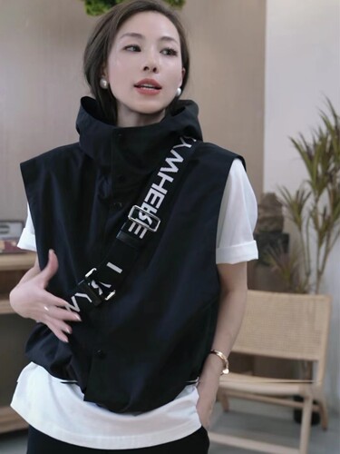 炸街黑色连帽马甲女短款