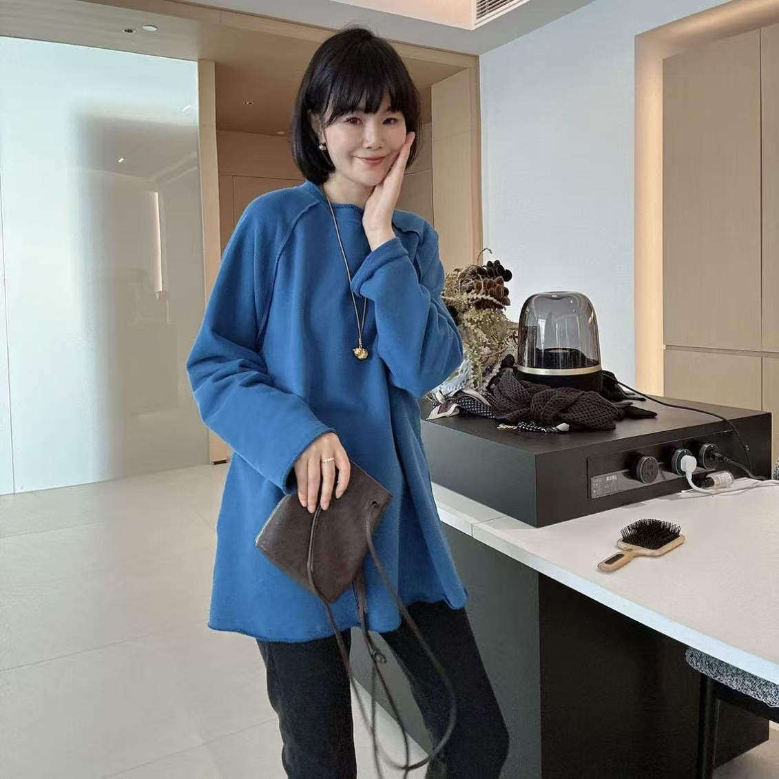 蓝色加绒加厚圆领长袖卫衣女保暖2025秋冬新款时尚中长打底上衣潮