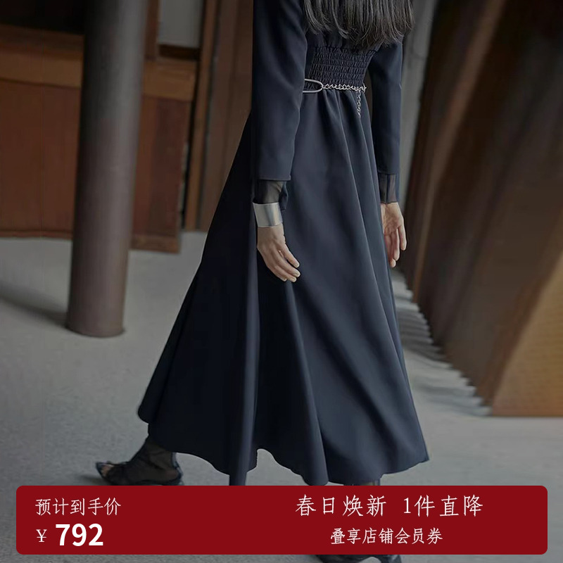AMERI透肤修身高领连衣裙